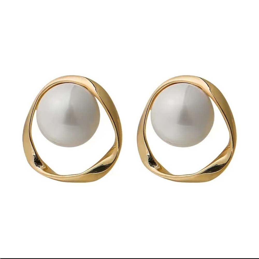 18K Gold Plated Irregular Shaped Pearl Stud Earrings